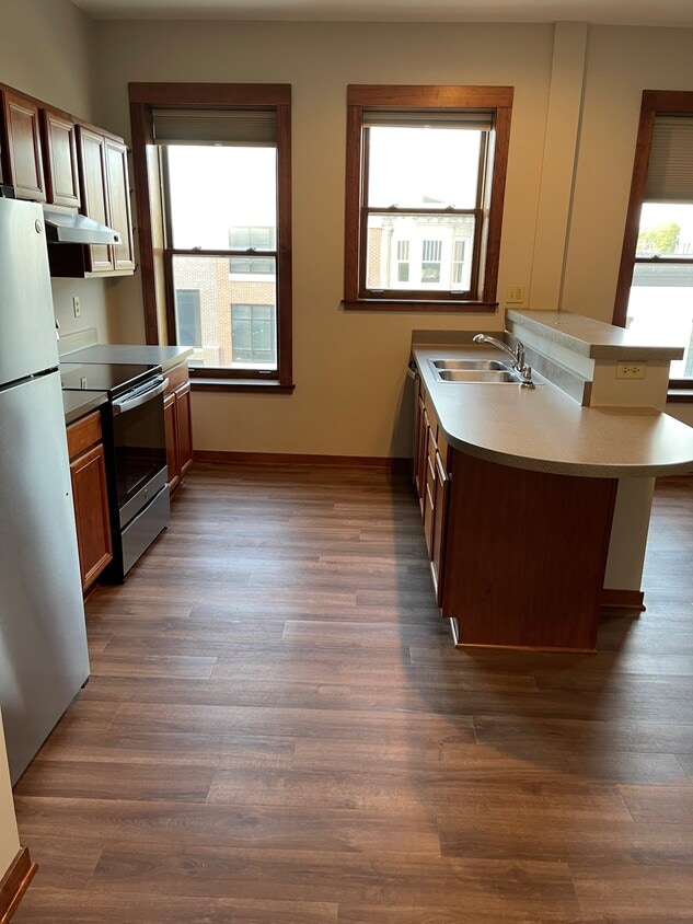 Primary Photo - Hilton Apartments