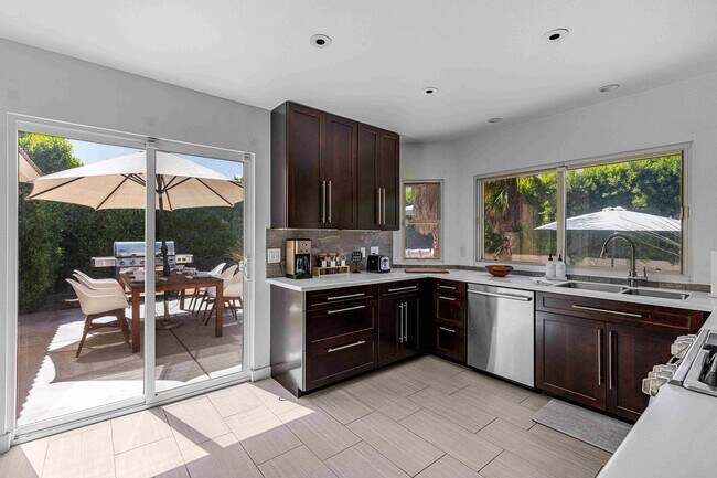 Foto del edificio - Luxury Oasis with Pool in Palm Springs