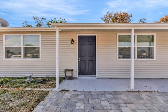 Building Photo - 4233 Mesa Dr