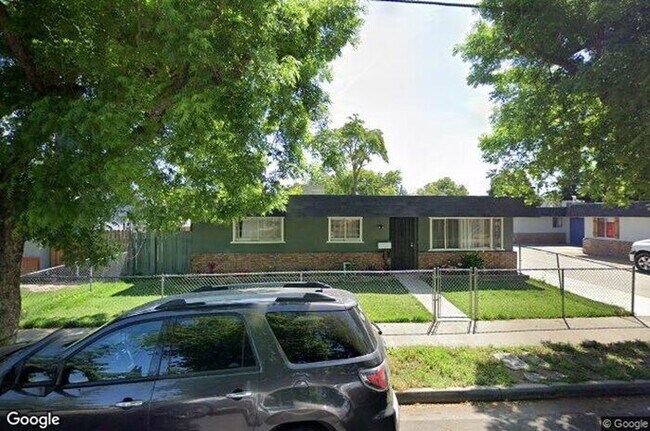 Foto del edificio - 3 Bedroom 1 Bathroom Duplex