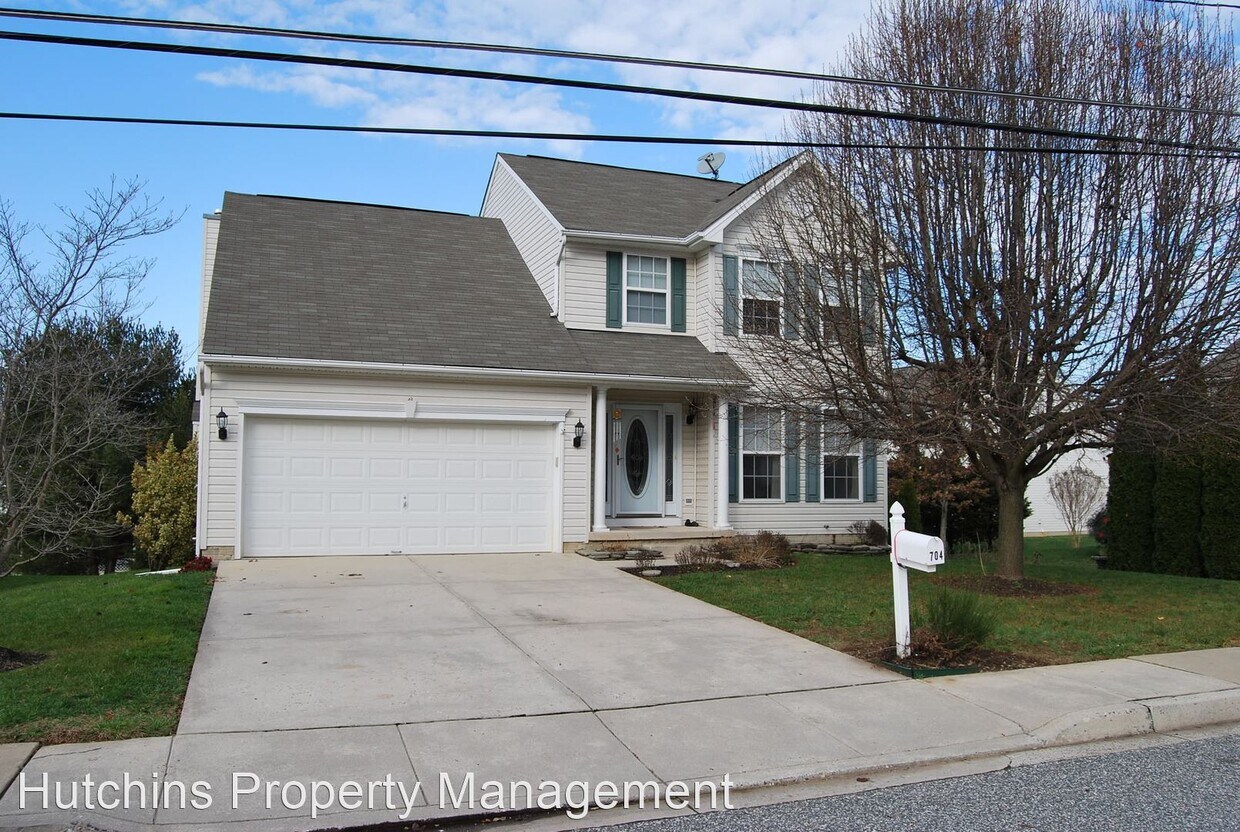 Primary Photo - 4 br, 2.5 bath House - 704 Henderson Road