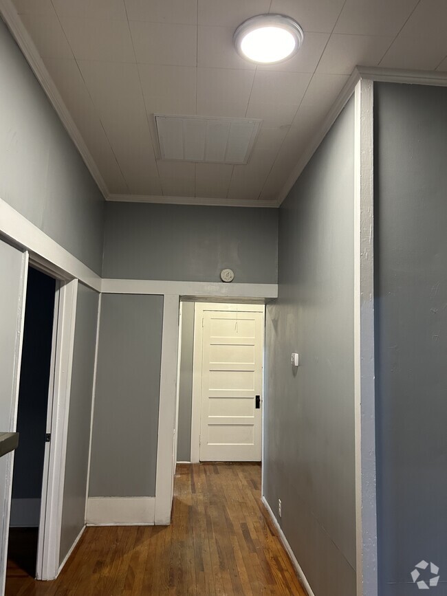 Building Photo - 404 S Green St