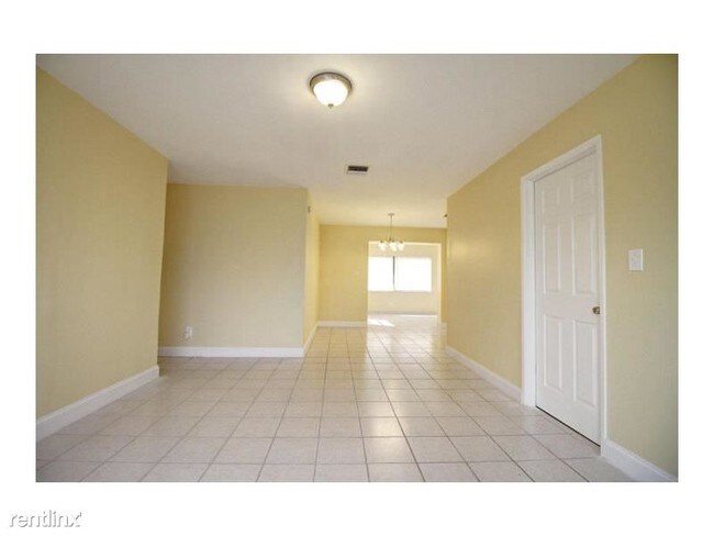 Foto del edificio - 3520 NW 18th Pl
