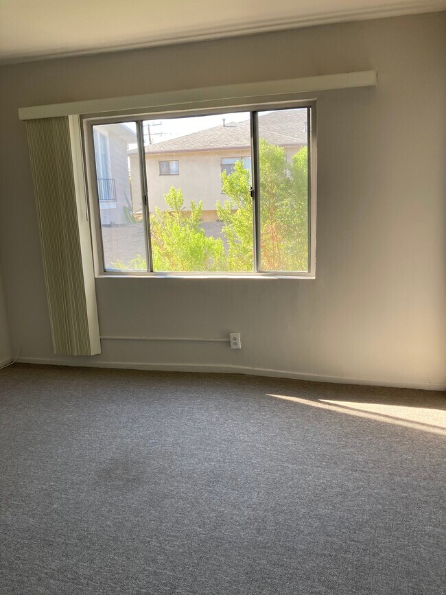 Foto del edificio - 1160 N Ogden Dr