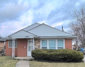 Building Photo - 15227 5th Ave