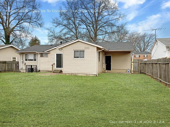 Building Photo - 2220 Thunderbird Ave