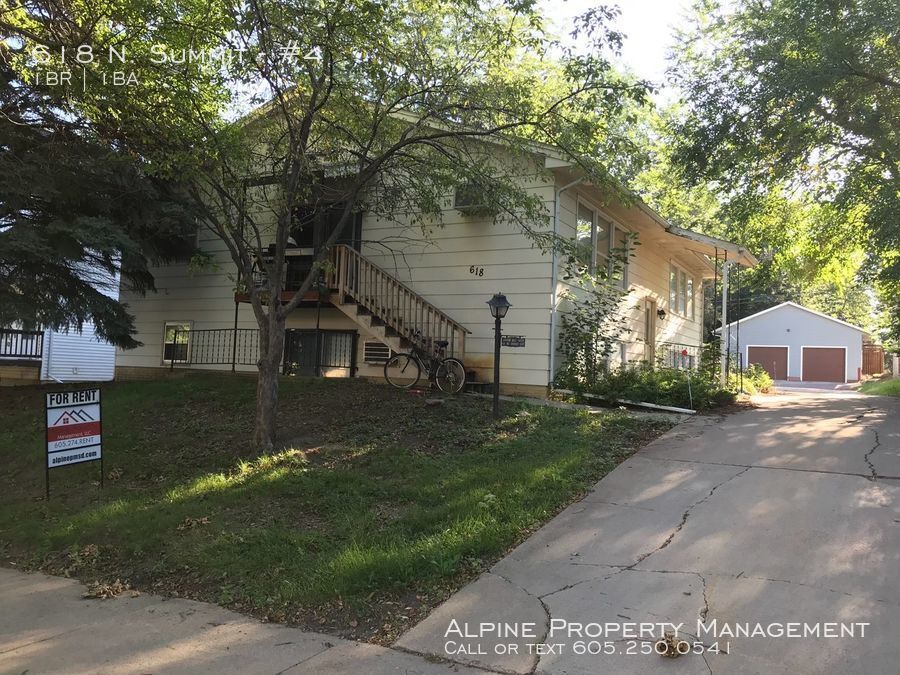 Primary Photo - 618 N Summit Ave