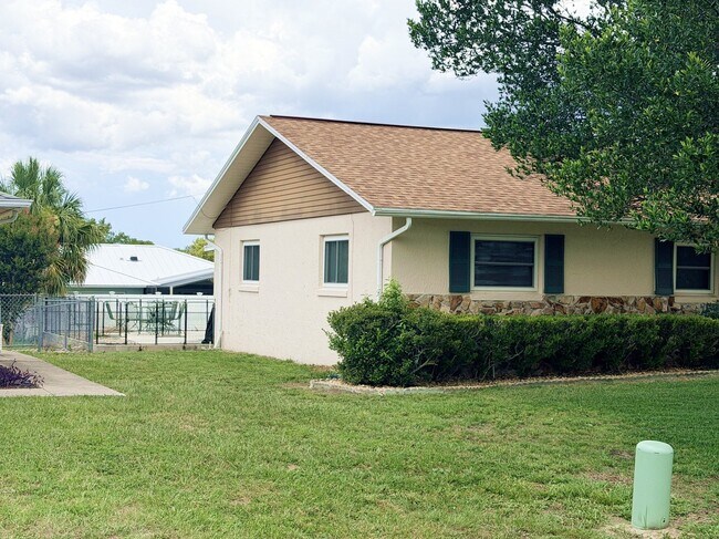 Building Photo - 653 W Buttonbush Dr