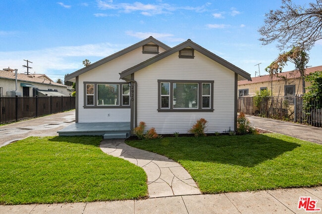 Building Photo - 2920 Alsace Ave