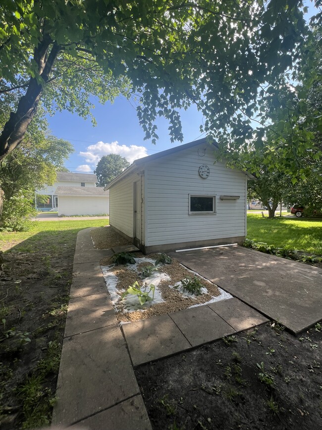 Garage - 507 Center Ave