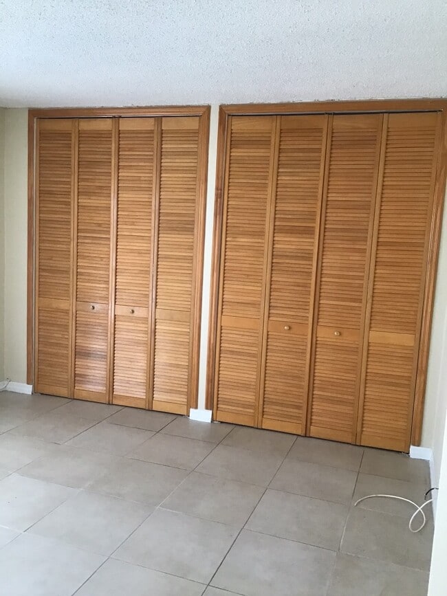 Foto del edificio - 1750 W 46th St