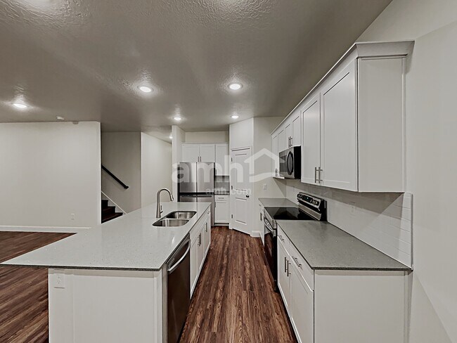 Building Photo - 312 N Gibbons Lane