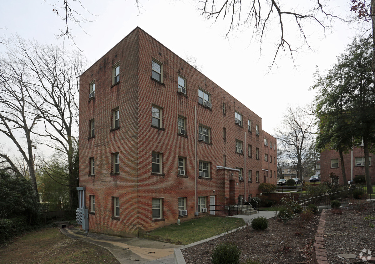 Primary Photo - Manor Circle Apartments