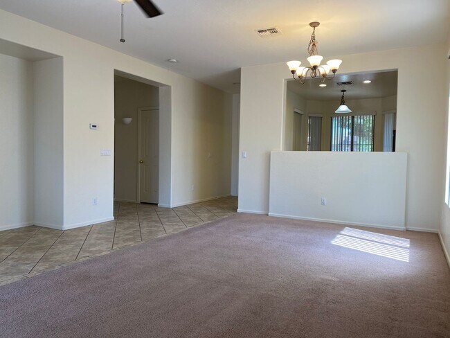 Foto del edificio - 3265 E Hampton Ln
