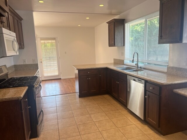 Foto del edificio - 5913 S Fairfax Ave