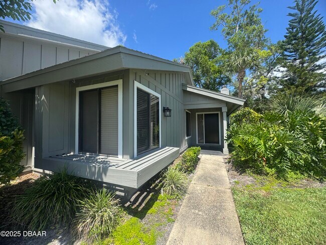 Foto del edificio - 1917 Goldenrod Way