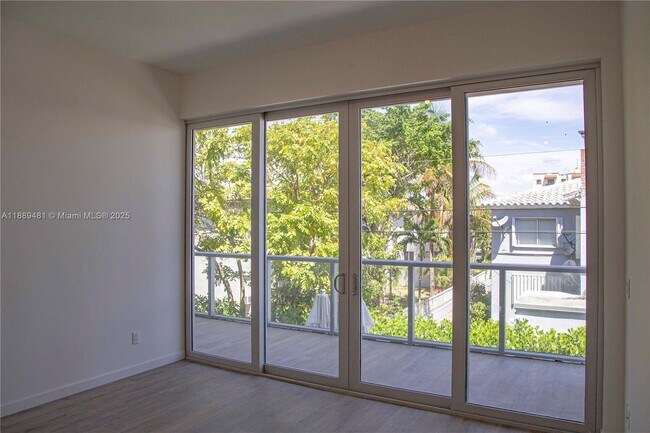 Foto del edificio - 529 SW 11th St