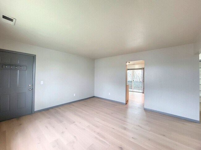 Foto del edificio - 303 Larson Ct