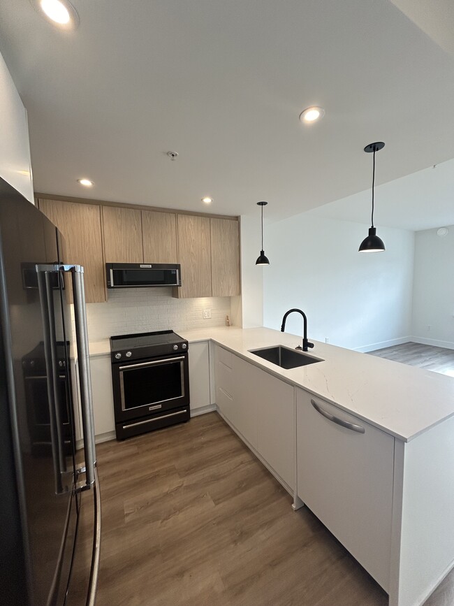 Building Photo - 2180 Kelly Av