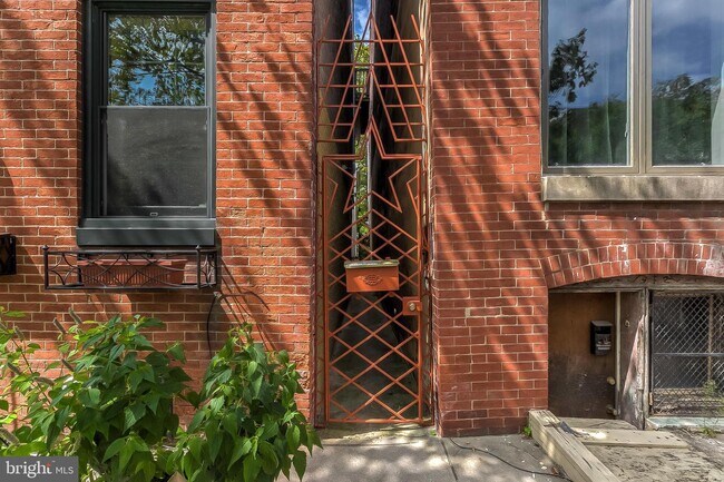 Building Photo - 130 S Washington St