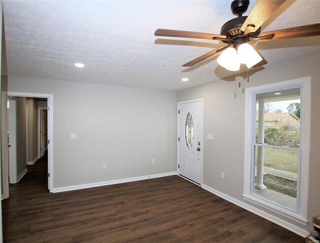 Foto del edificio - 213 Ross Rd