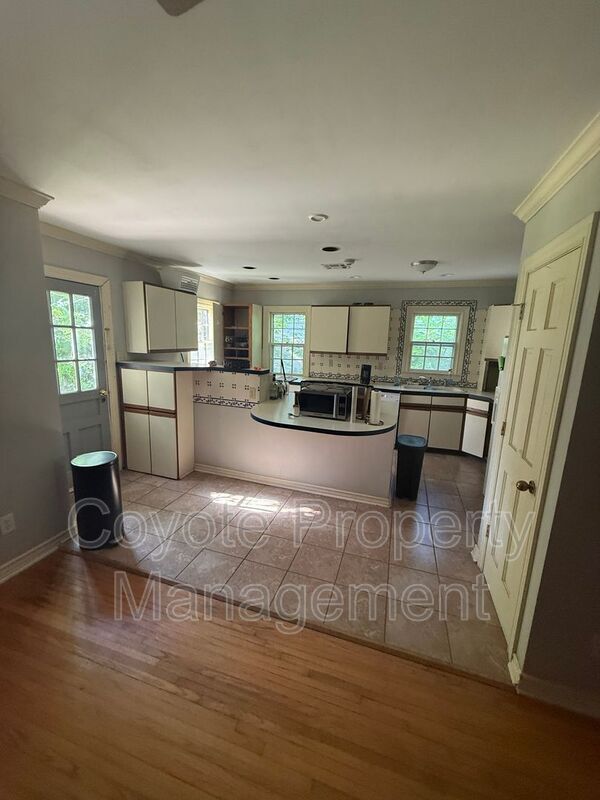 Foto del edificio - 1524 S Jamestown Ave