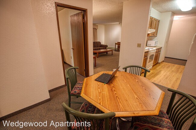 Building Photo - 412 Wedgewood Dr