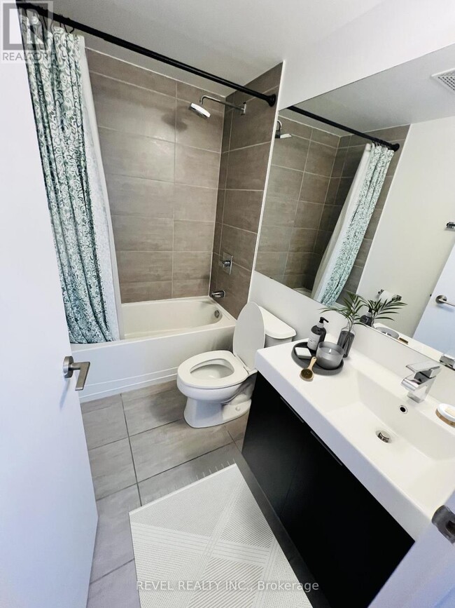 Photo du bâtiment - 478 King St W