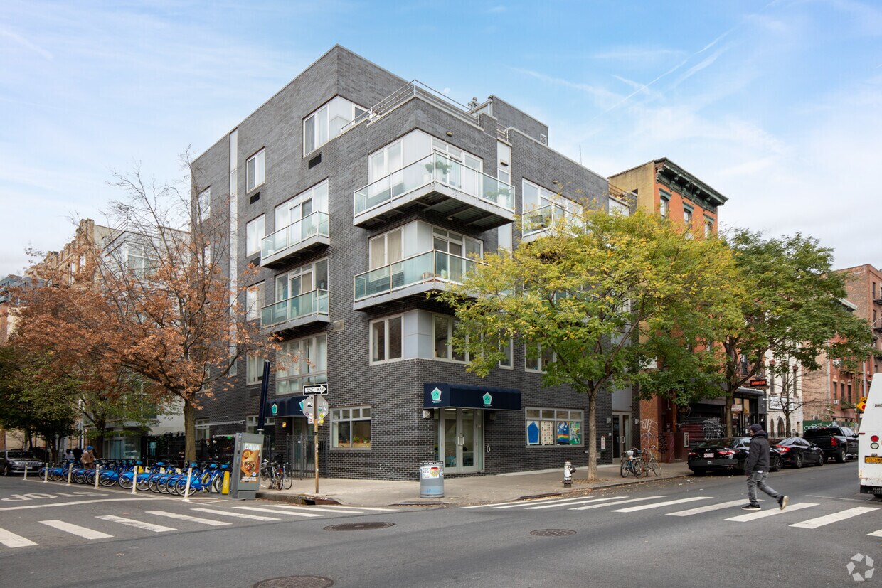 Foto principal - 342 Bedford Ave