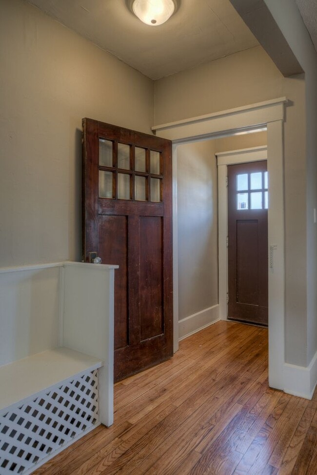 Photo - 4-Plex on Farnam Apartment