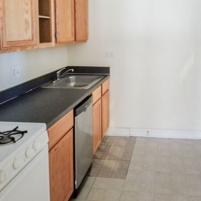 Foto del edificio - 3917 N Pine Grove Ave