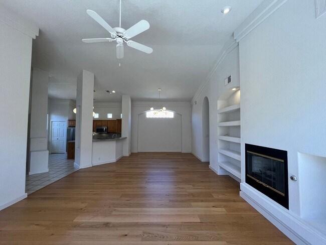 Building Photo - Grand 3 Bedroom 2 Bathroom Home Located In...