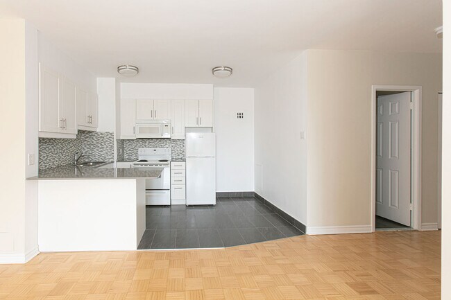 Studio - Cuisine - The Cedar Plaza