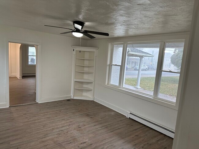Dining Room - 214 W Donegal St