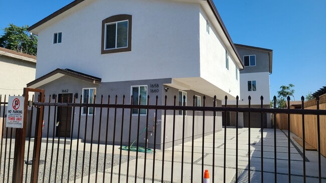Building Photo - 60(1662B)