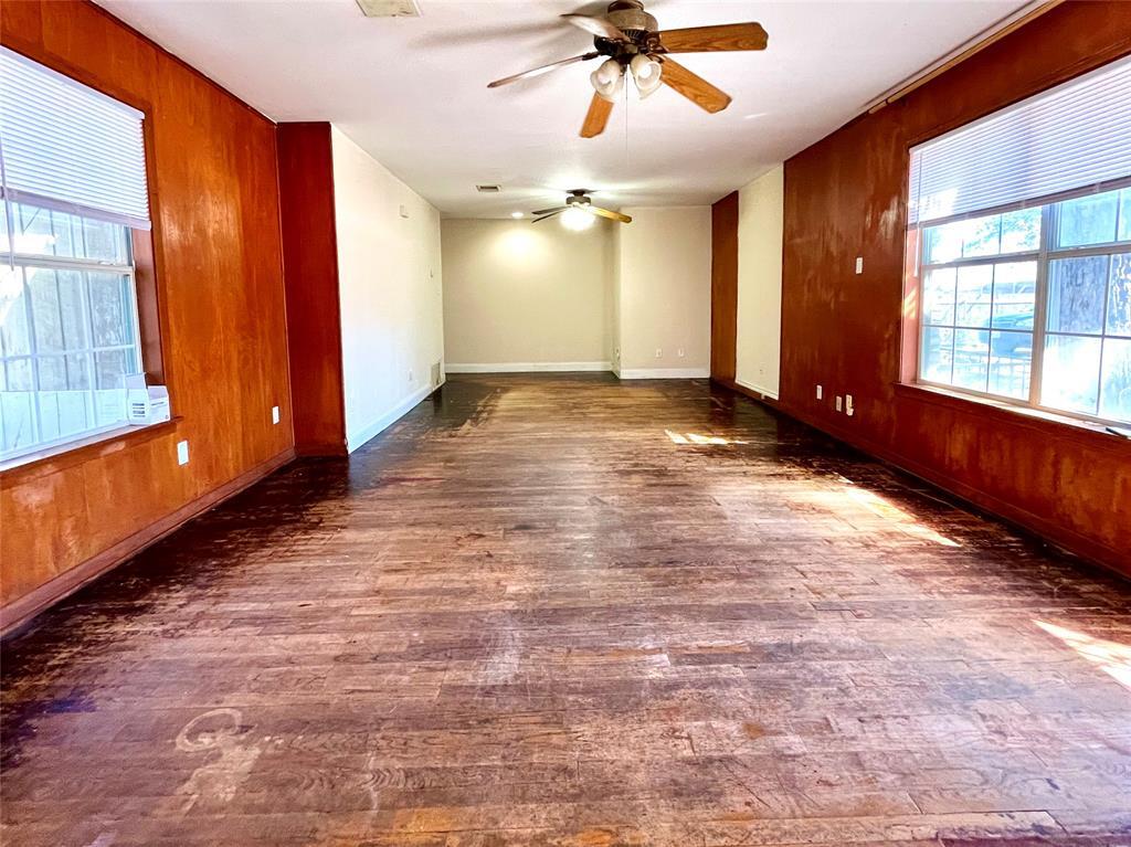 Primary Photo - 304 Montopolis Dr