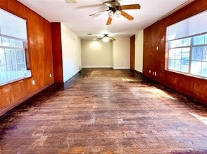 Building Photo - 304 Montopolis Dr Building Photo - 304 Montopolis Dr