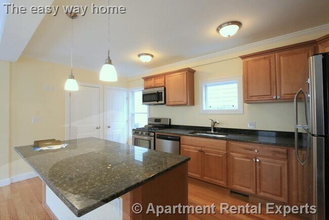 Building Photo - Davis Sq Beauty - 1+/2 BR -  GLEAMING RENO...
