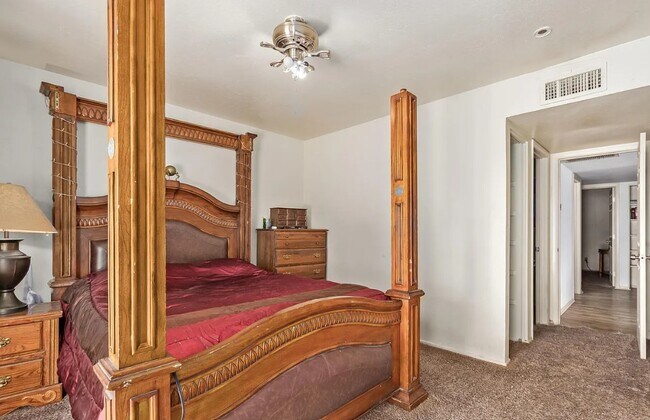 Building Photo - 1312 E Hopi Cir