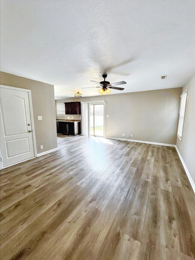 Foto del edificio - Beautiful 3-Bedroom Home with Modern Comfo...