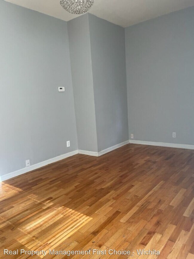 Building Photo - 1 br, 1 bath House - 1129 N. Henry St.