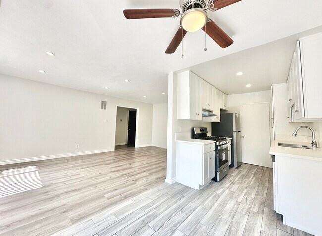 Building Photo - 1200 Laurel Ave West Hollywood, CA 90046