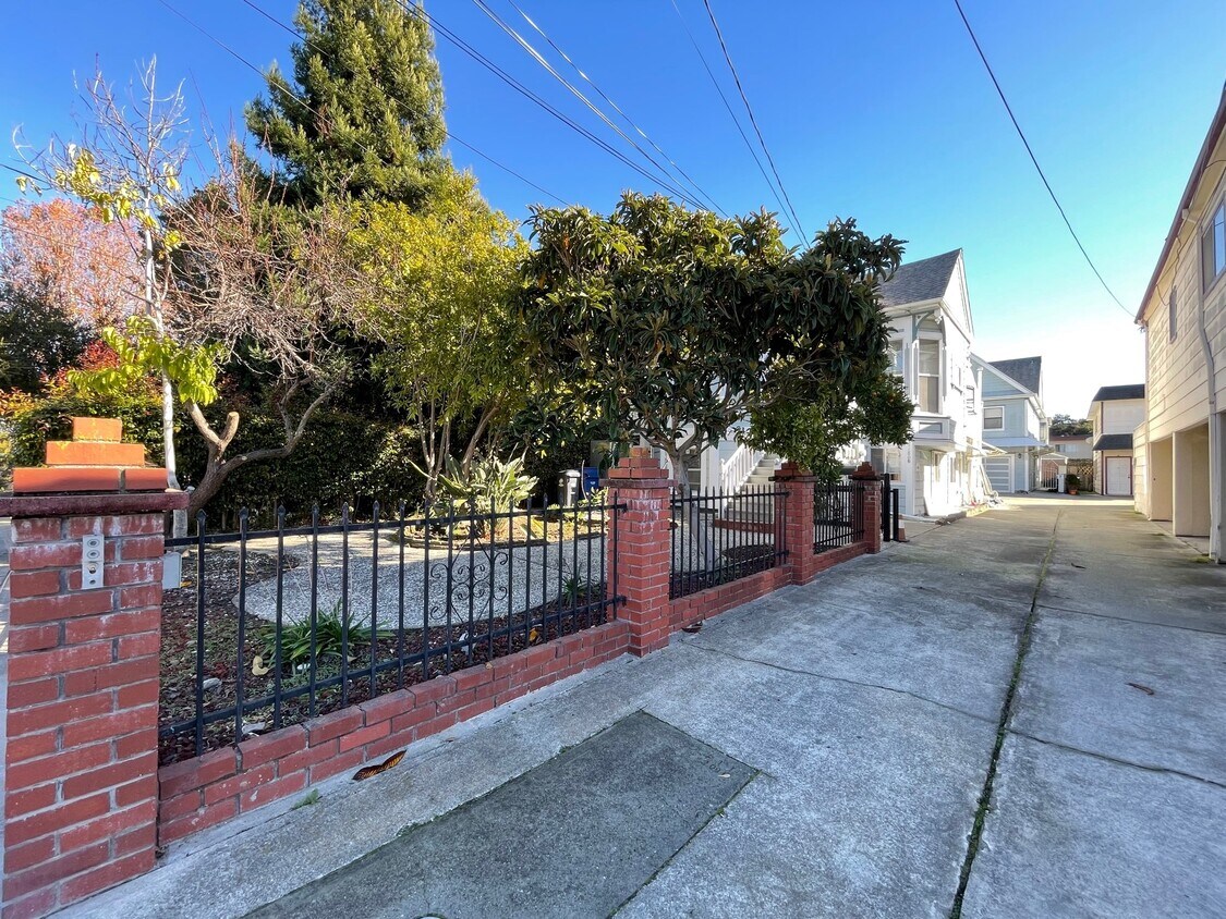Primary Photo - 1180 Regent St