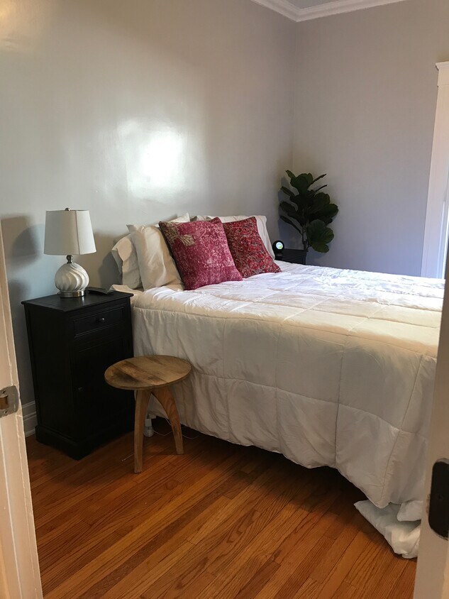 Bedroom - 1215 N Summit Ave