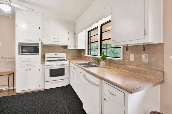 Building Photo - 206 Mabelon Ct