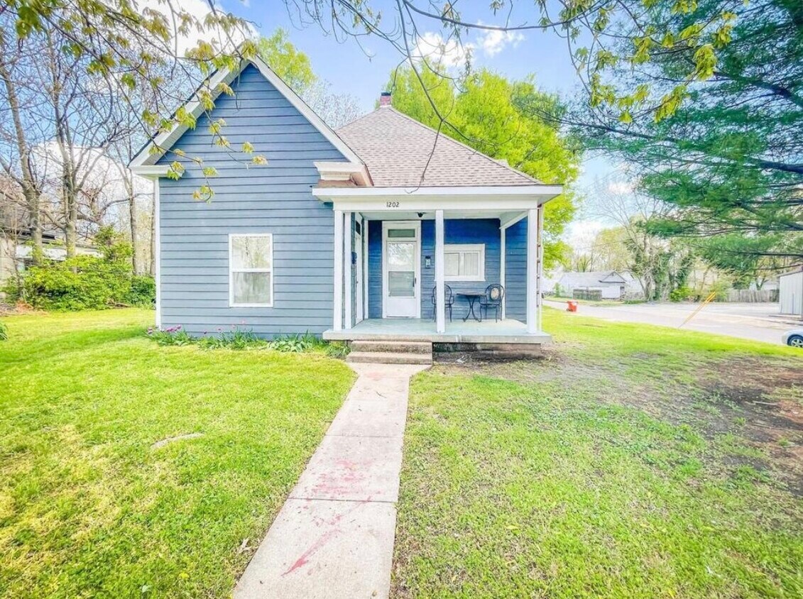 Primary Photo - 1202 N Grant Ave