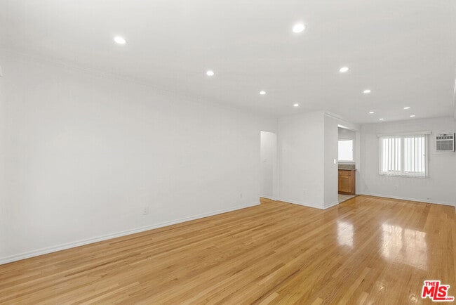 Building Photo - 1235 N Harper Ave