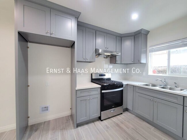 Foto del edificio - Lovely 2 Bedroom Apartment in Long Beach!