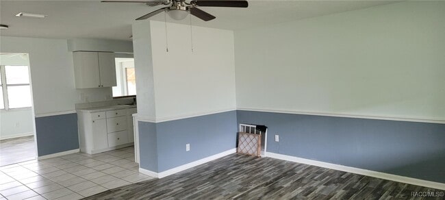 Foto del edificio - 234 W Valerian Pl