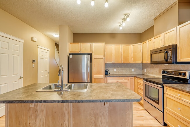 Photo du bâtiment - 620 Luxstone Landing SW